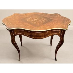  Table  d’appoint ou de milieu  Époque Napoléon III, style Louis XV