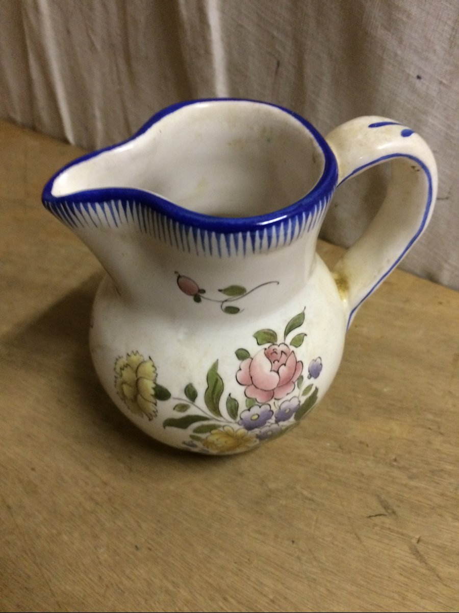 Pot en faience de Charolles