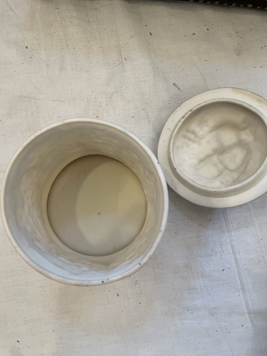 Porcelain Pot.-photo-3