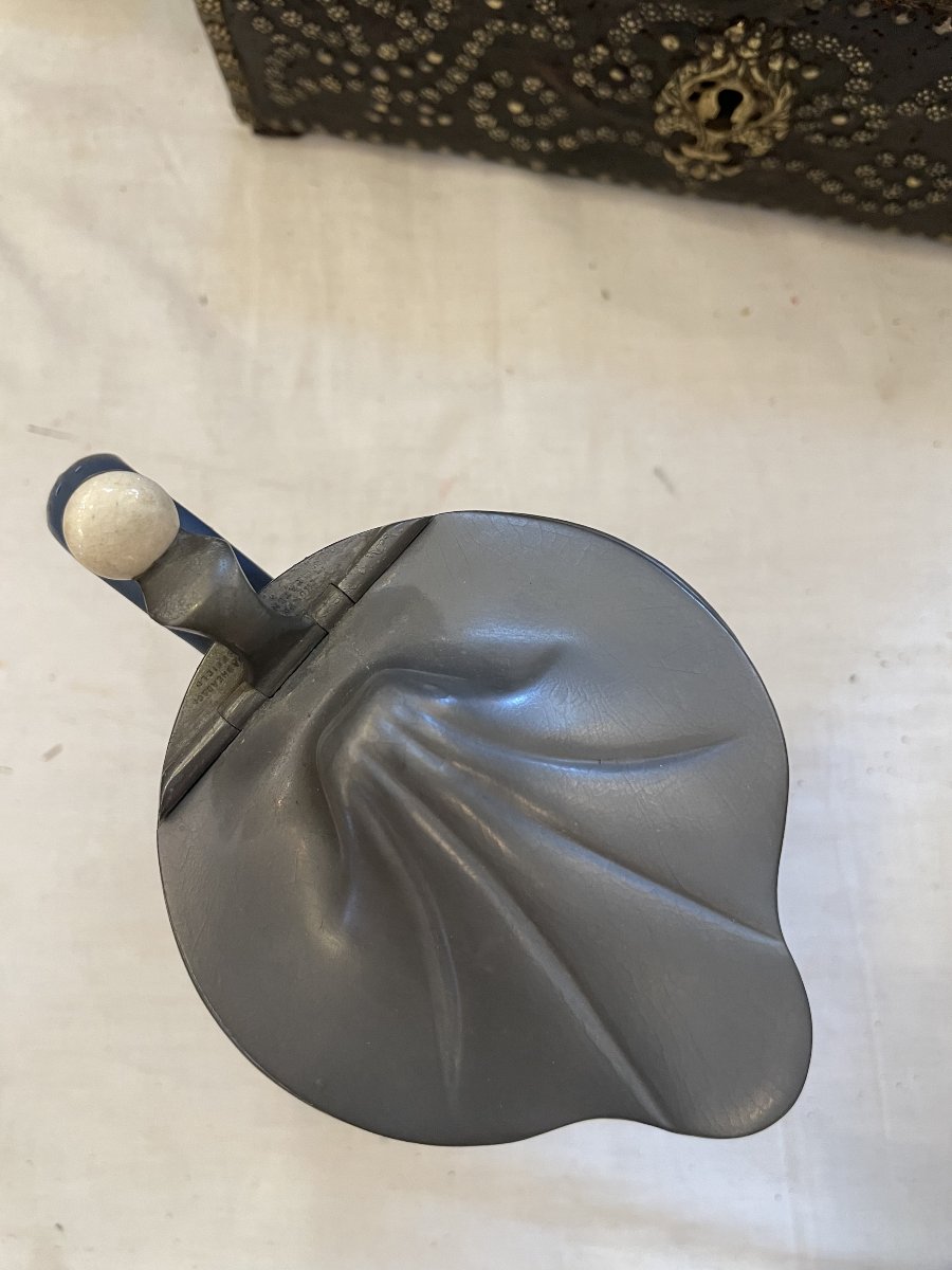 Porcelain Pitcher With Lid -photo-3