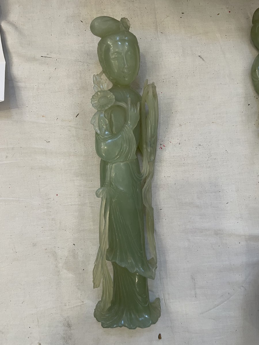 Sculpture de femme en jade /jadéite 