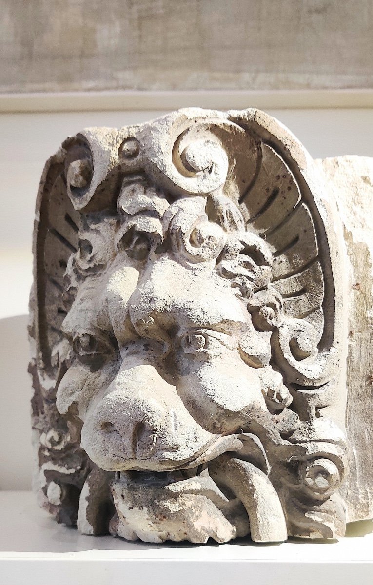 Paire de grands éléments Renaissance en pierre sculptée" Têtes de Lion"  fin 16ème / déb 17éme.-photo-2