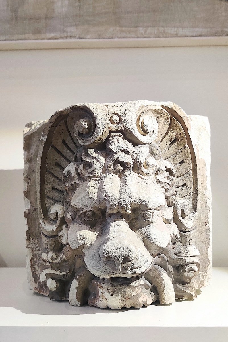 Paire de grands éléments Renaissance en pierre sculptée" Têtes de Lion"  fin 16ème / déb 17éme.-photo-4