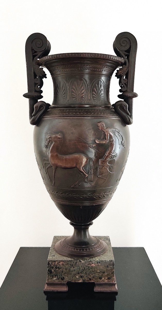 Vase In The Spirit Of The Grand Tour, Antique-style, Patinated Regula On Marble Base, 19th Century
