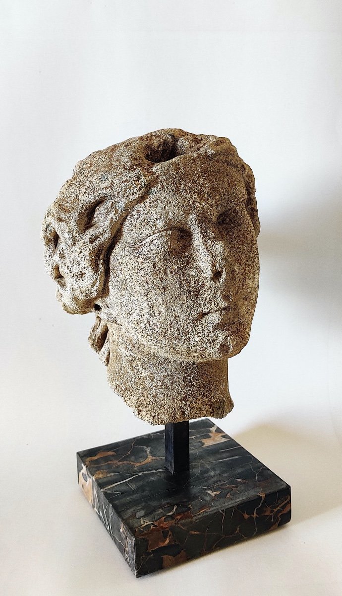 Tête de "Déesse à l'Antique " en pierre sculptée d'époque LXIV-photo-1