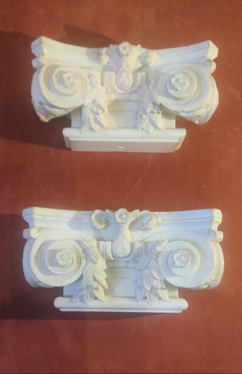 Pair Of Ionic Style Half-capitals In Sculpted Carrara Marble From The Late 19th Century.