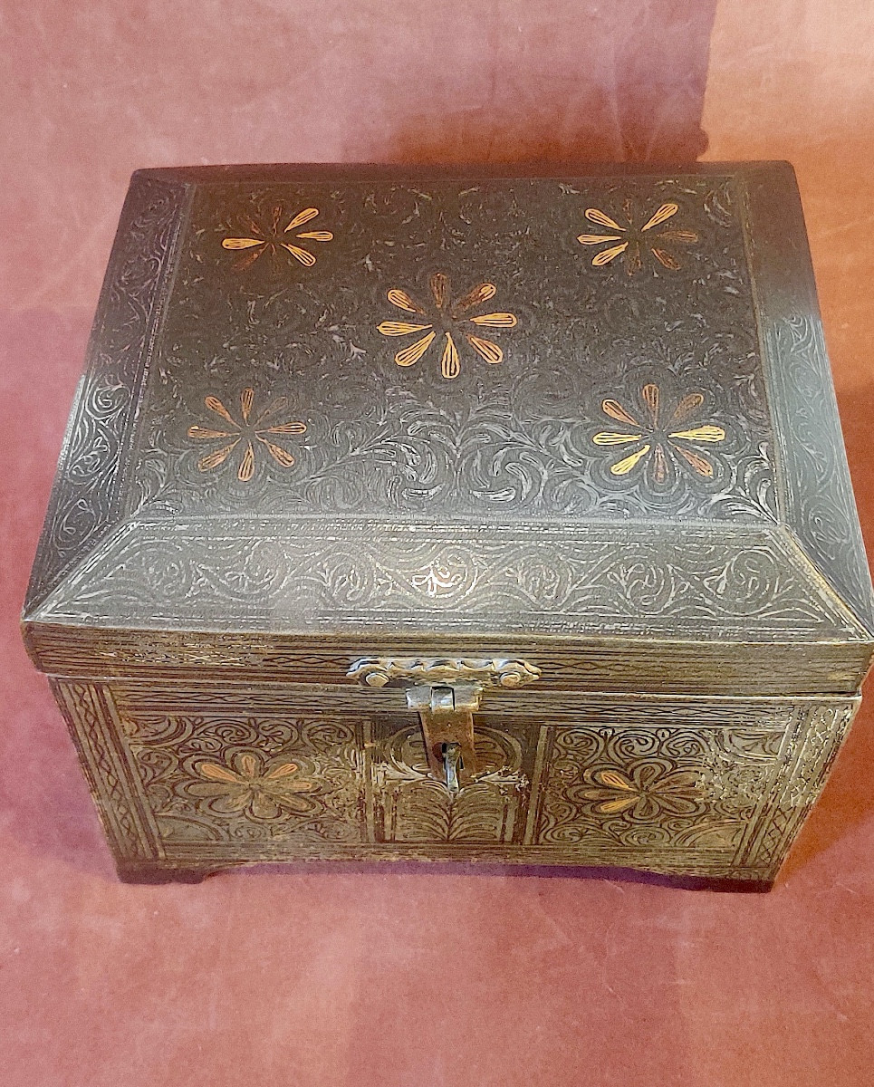 Gold And Silver Damascened Metal Box, Islamic Art, 19th Century.-photo-3