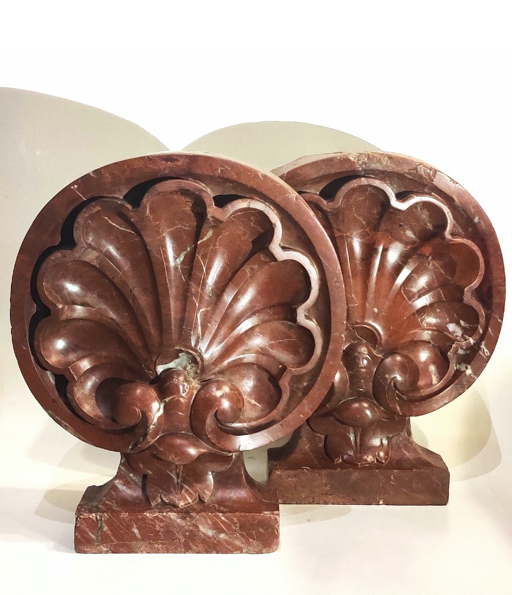 Pair Of Antefixes In The Antique Style In Carved Red Marble, 19th Century 