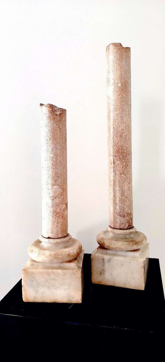 Paire de petites colonnes tronquées en marbre pour cabinet de curiosités , Italie , XIXème .