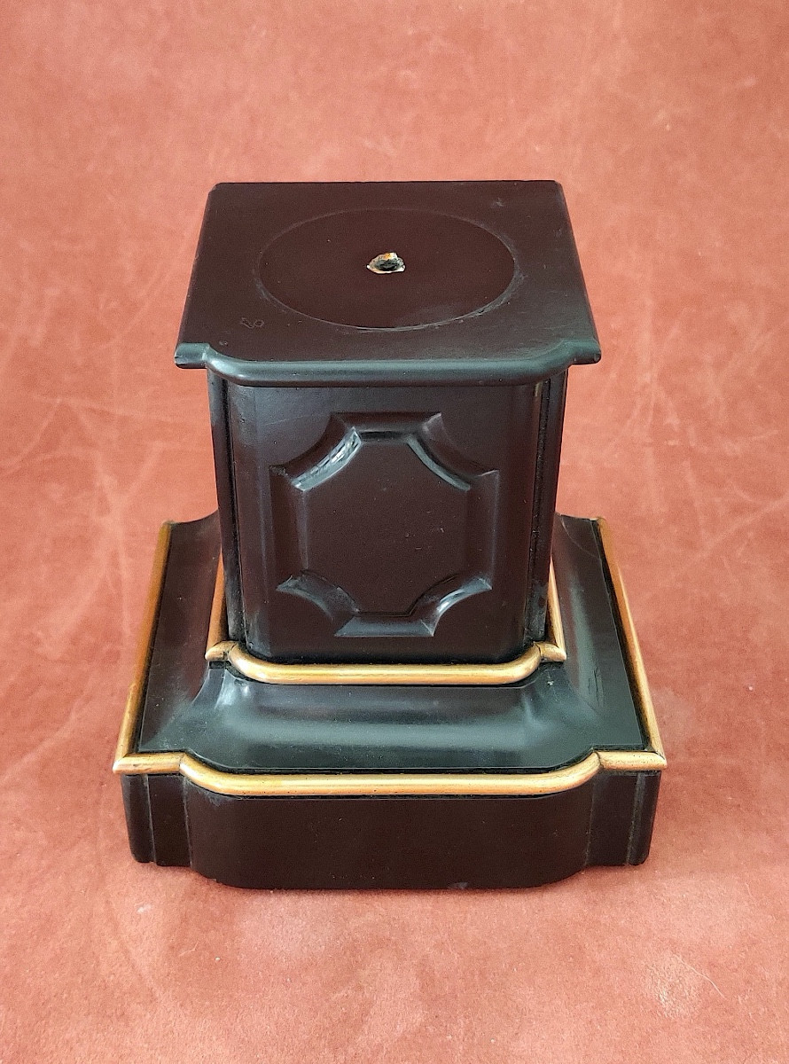 Socle / Présentoir NIII en marbre noir et bronze doré -photo-2