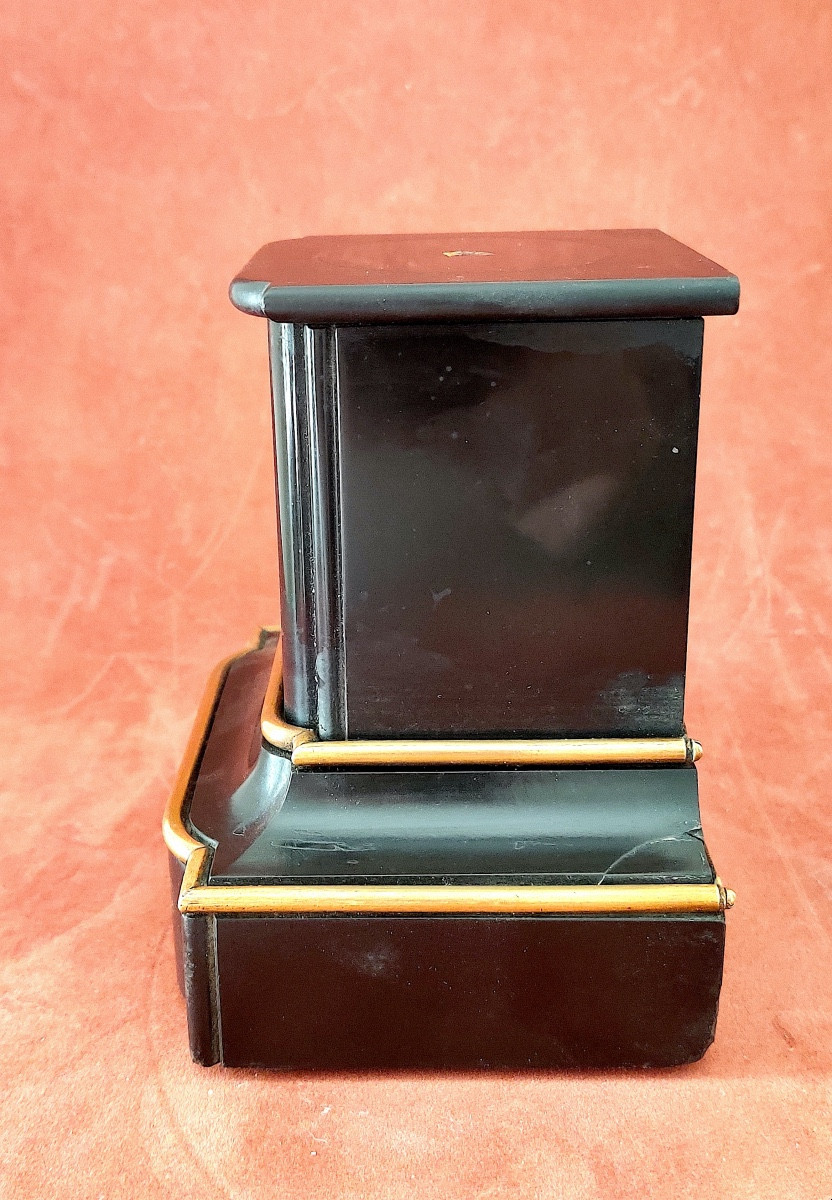 Socle / Présentoir NIII en marbre noir et bronze doré -photo-1