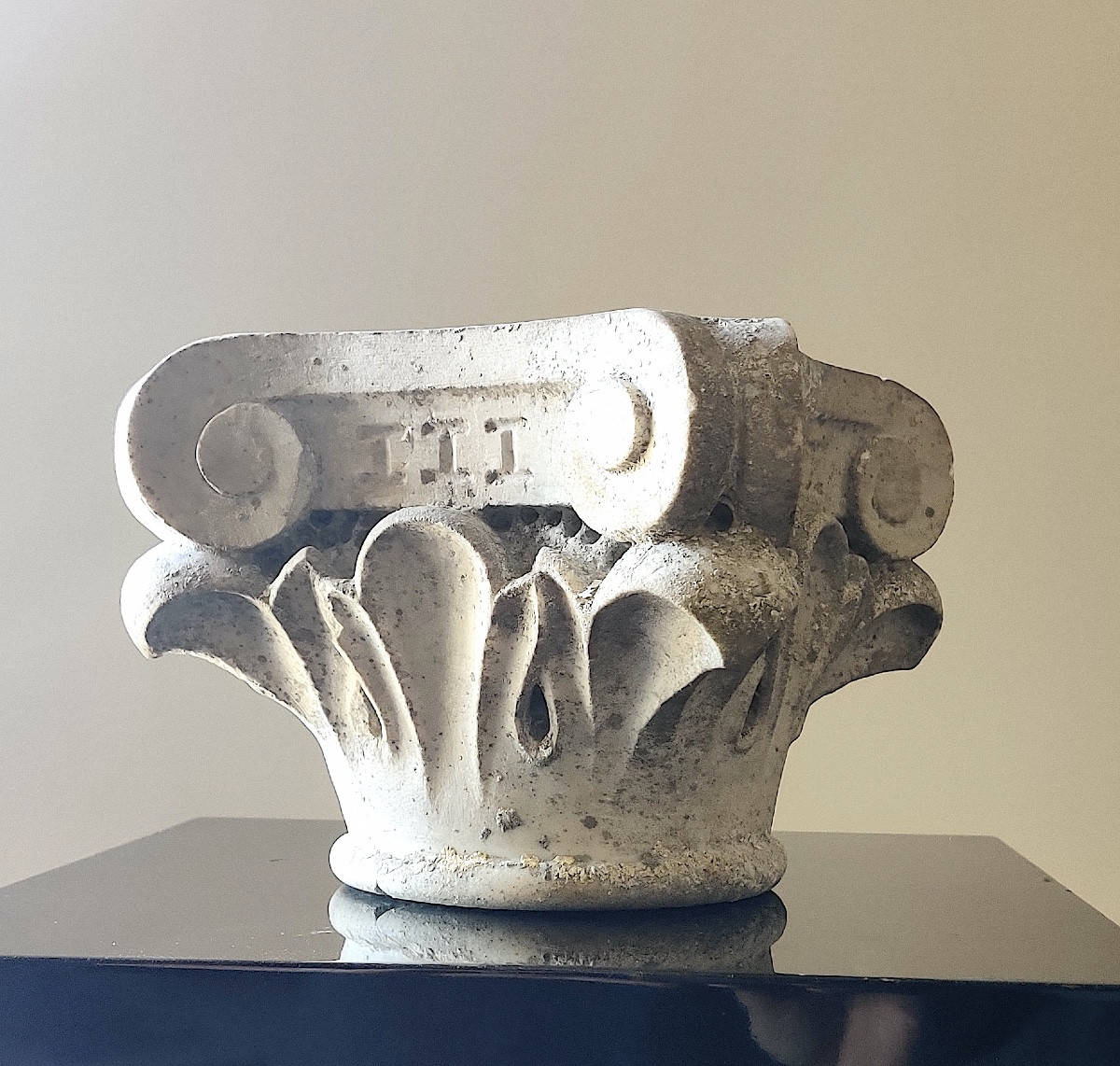 Chapiteau de style néoclassique , marbre sculpté , XIXème
