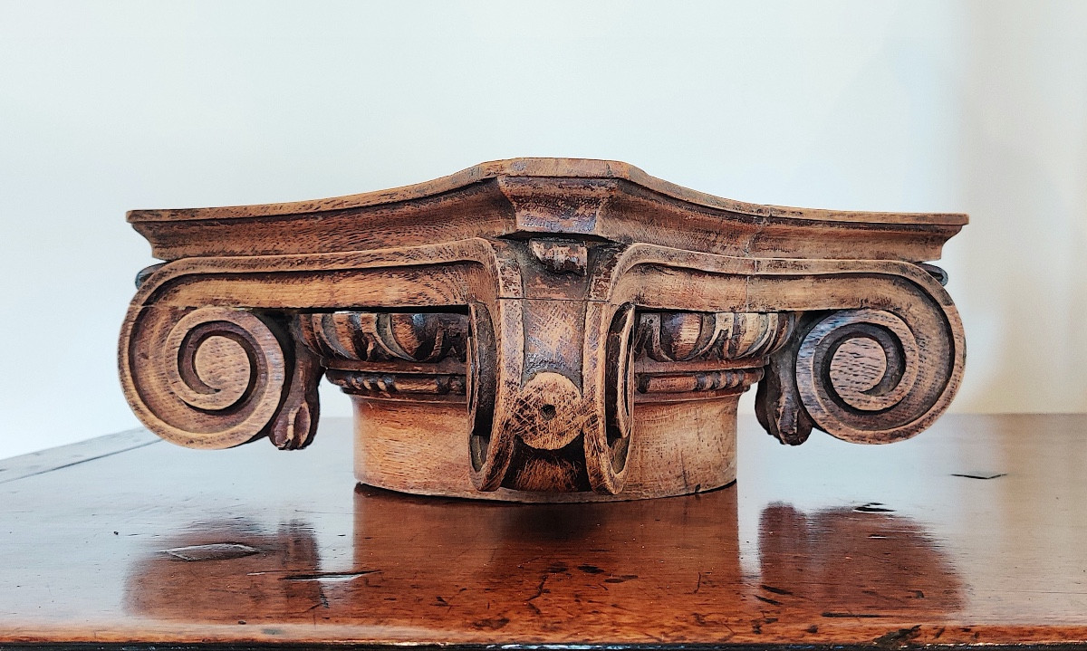 Large Classical Capital In Carved Oak, 19th Century-photo-1