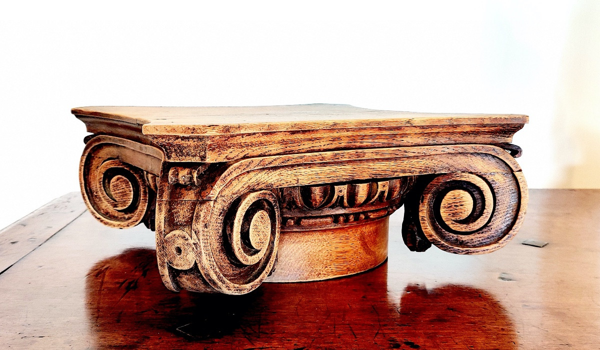Large Classical Capital In Carved Oak, 19th Century