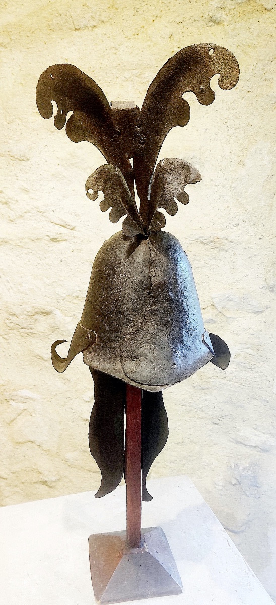 Large Wrought Iron Sign Element From The 17th Century, Depicting An Antique Helmet. -photo-3