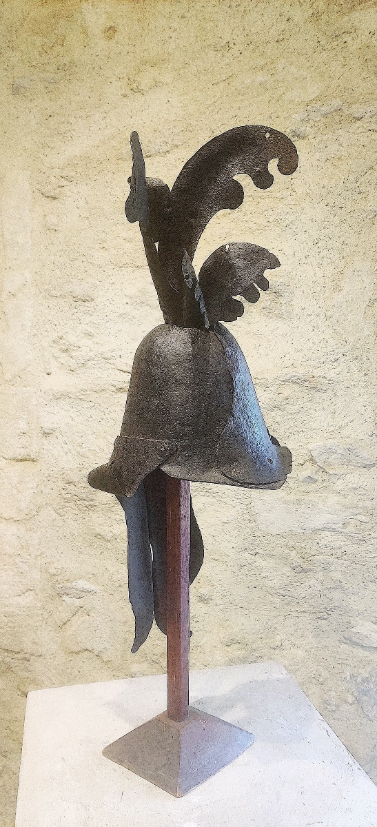Large Wrought Iron Sign Element From The 17th Century, Depicting An Antique Helmet. -photo-1
