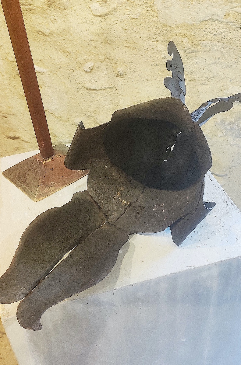 Large Wrought Iron Sign Element From The 17th Century, Depicting An Antique Helmet. -photo-6