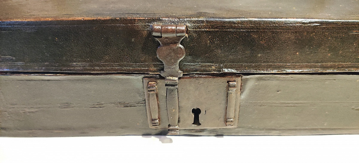 Coffret à courrier , Cuir sur Bois L XIV , France , époque XVIIème .-photo-1