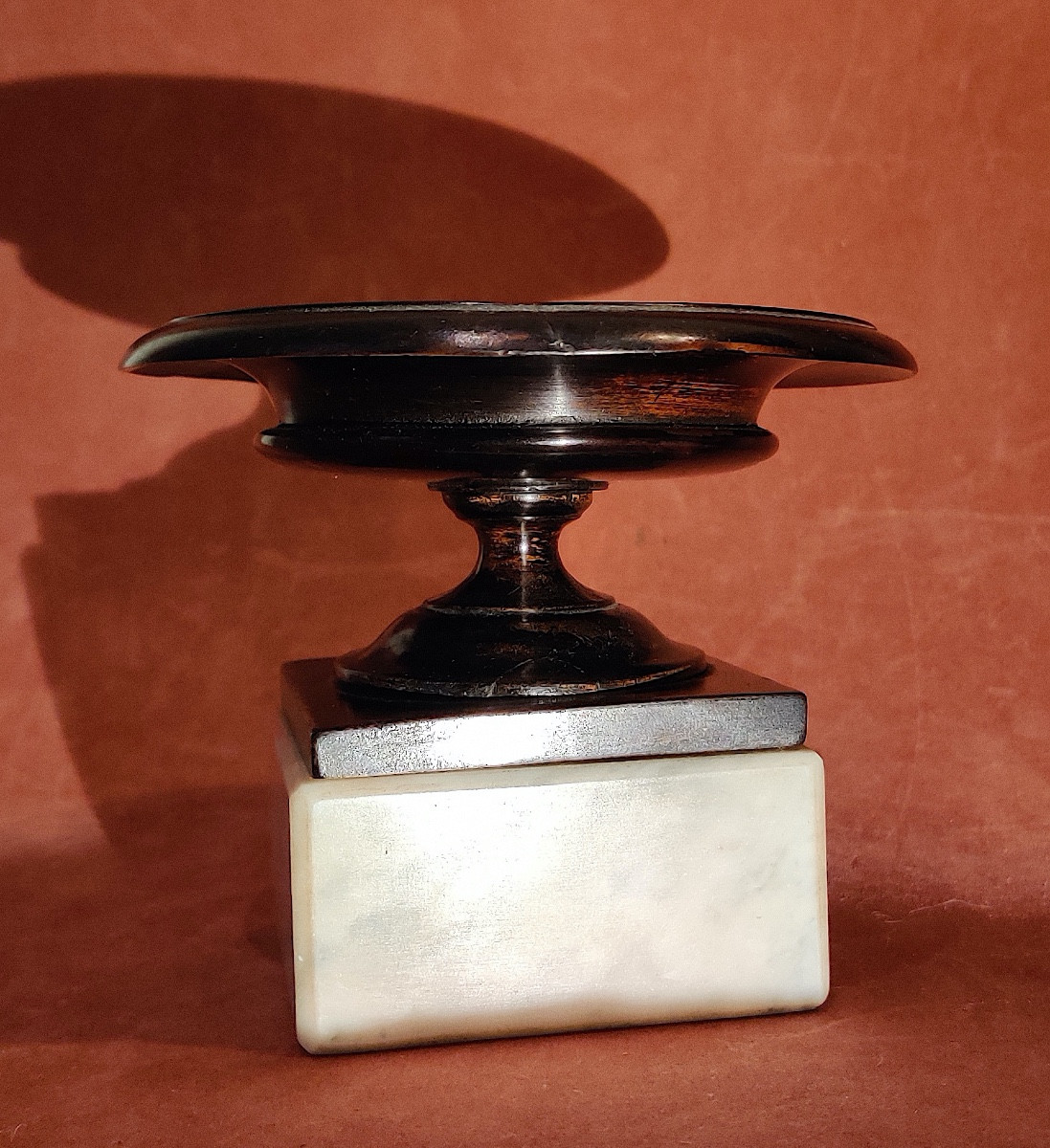 Small Turned Wooden Bowl On A Marble Base, A Masterful Object From The Early 19th Century.-photo-2