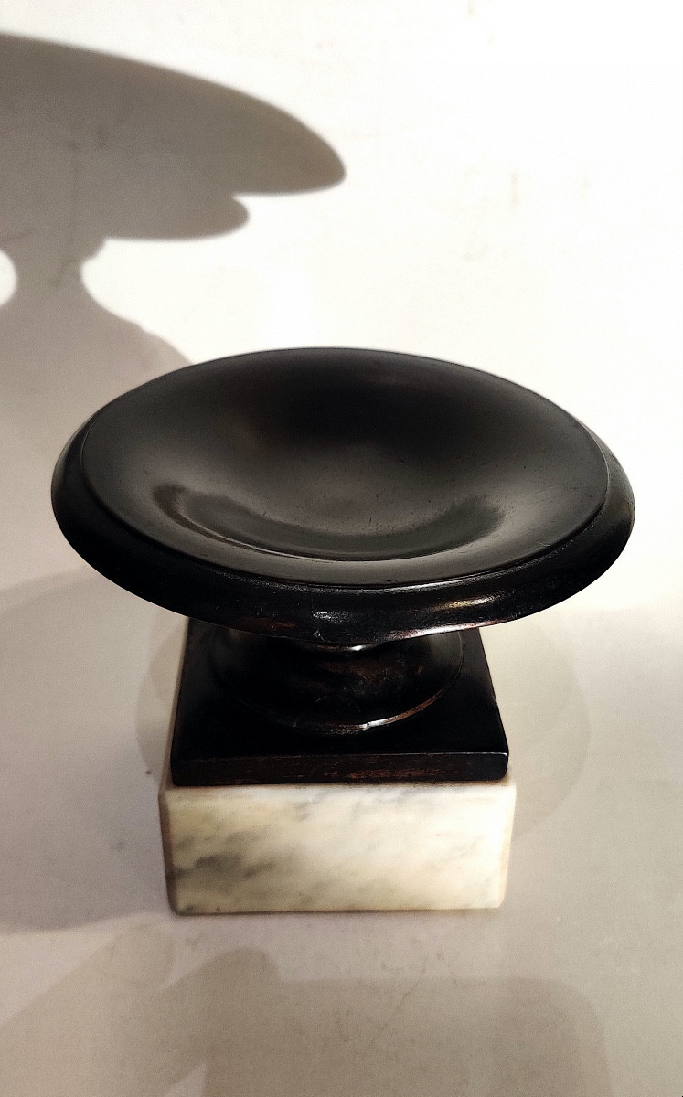 Small Turned Wooden Bowl On A Marble Base, A Masterful Object From The Early 19th Century.-photo-2
