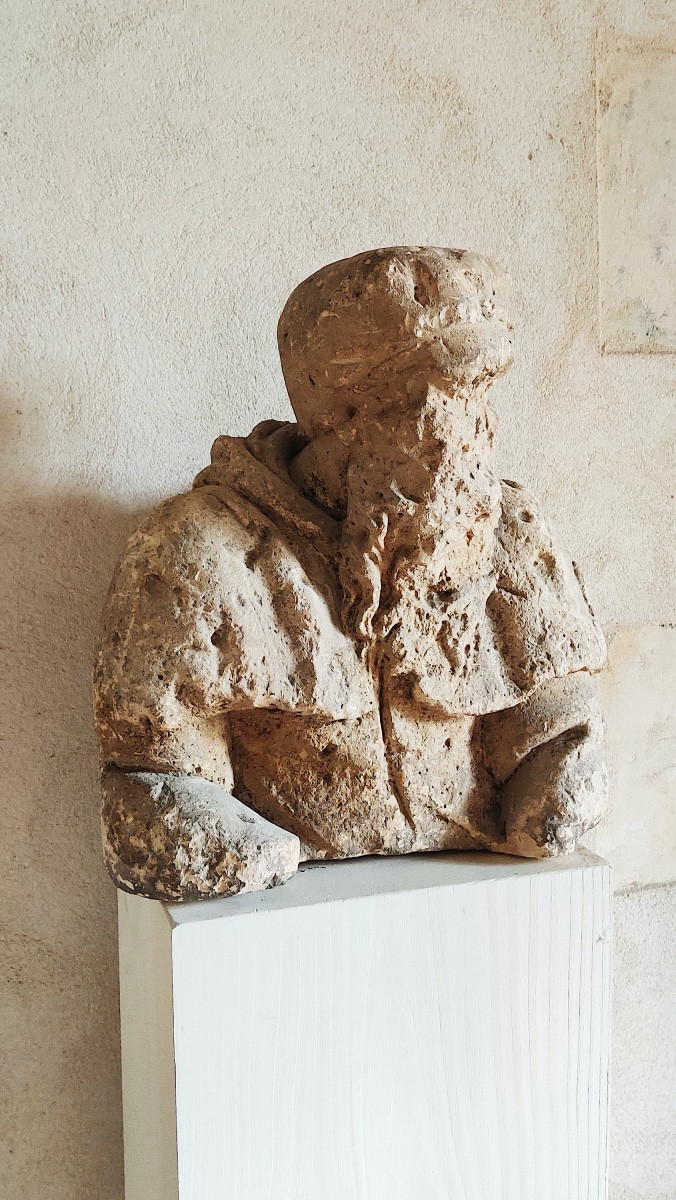 Large Fragmentary Renaissance Bust In Carved Stone, France, 16th Century.