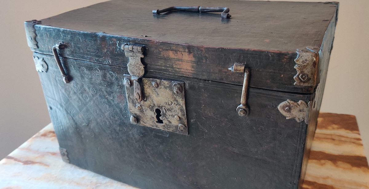 High Period Leather Box Decorated On A Wooden Core, France, 17th Century -photo-2