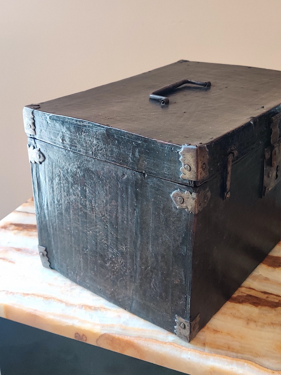 High Period Leather Box Decorated On A Wooden Core, France, 17th Century -photo-3