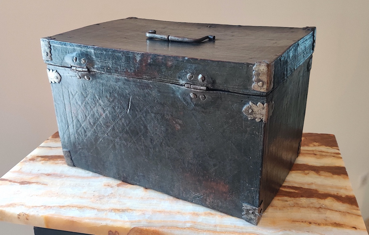 High Period Leather Box Decorated On A Wooden Core, France, 17th Century -photo-4