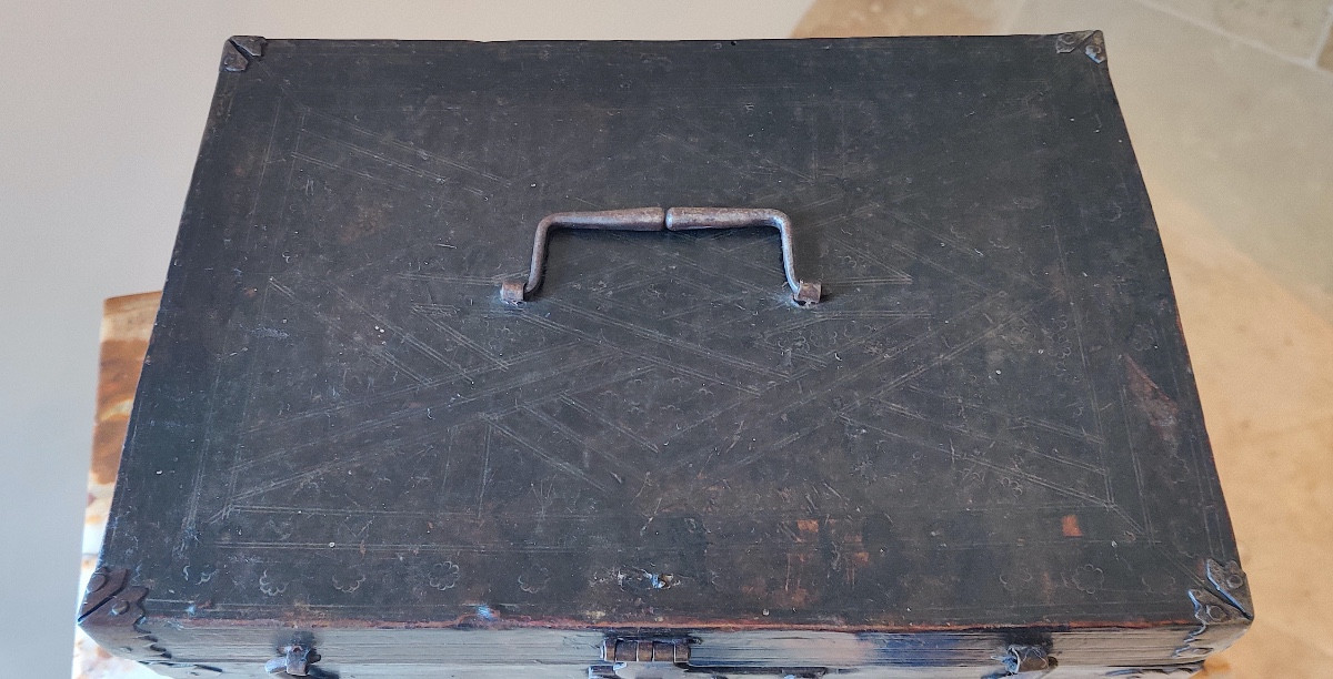 High Period Leather Box Decorated On A Wooden Core, France, 17th Century -photo-2