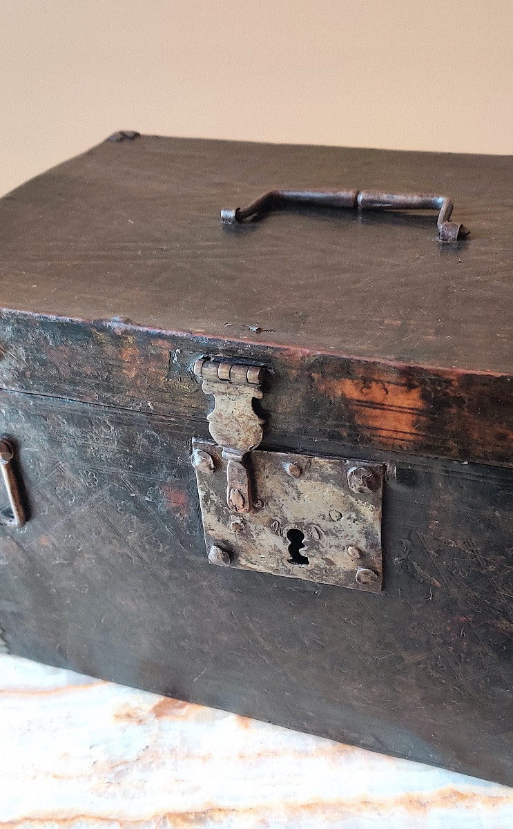 High Period Leather Box Decorated On A Wooden Core, France, 17th Century -photo-3