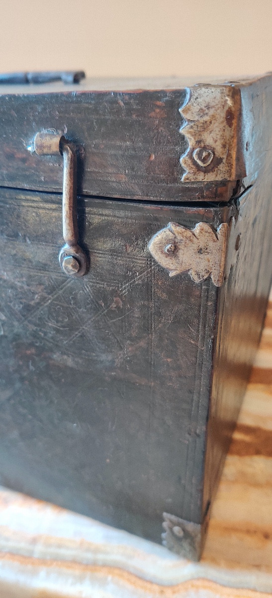 High Period Leather Box Decorated On A Wooden Core, France, 17th Century -photo-4