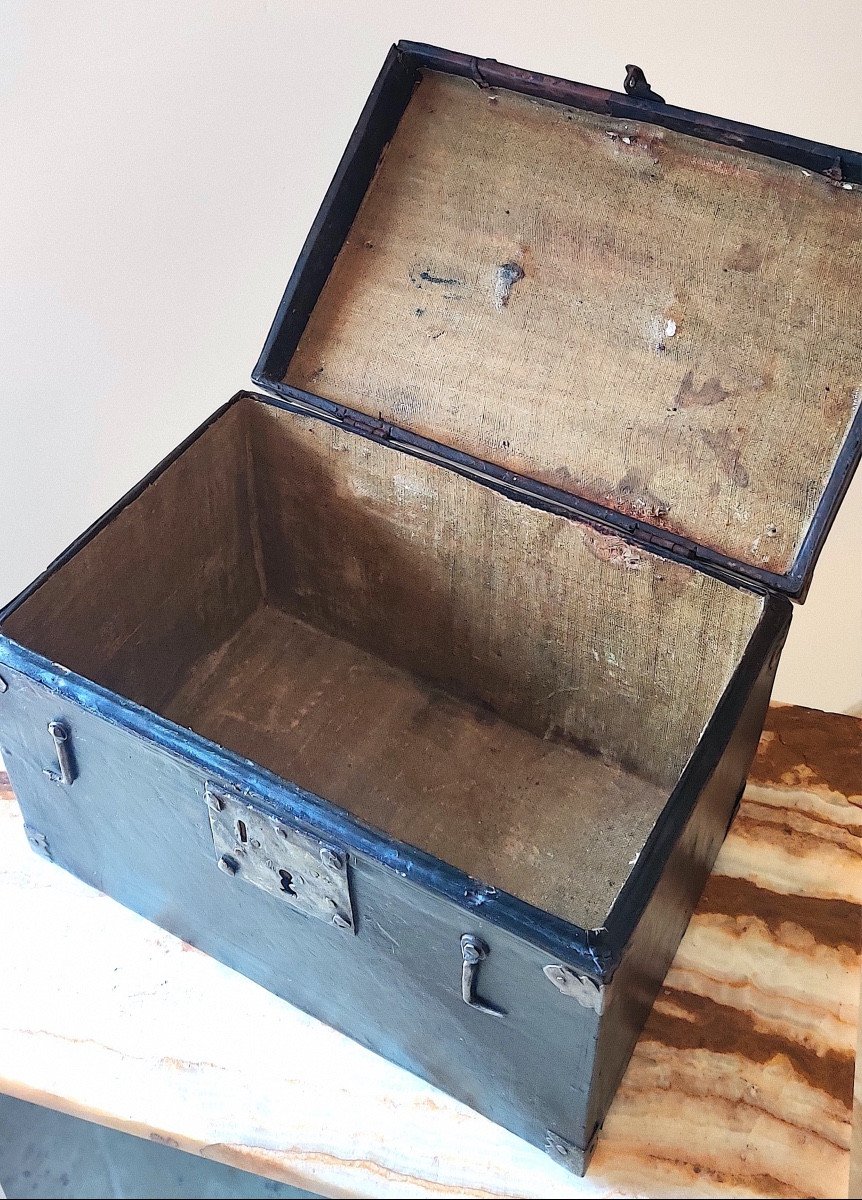 High Period Leather Box Decorated On A Wooden Core, France, 17th Century -photo-6