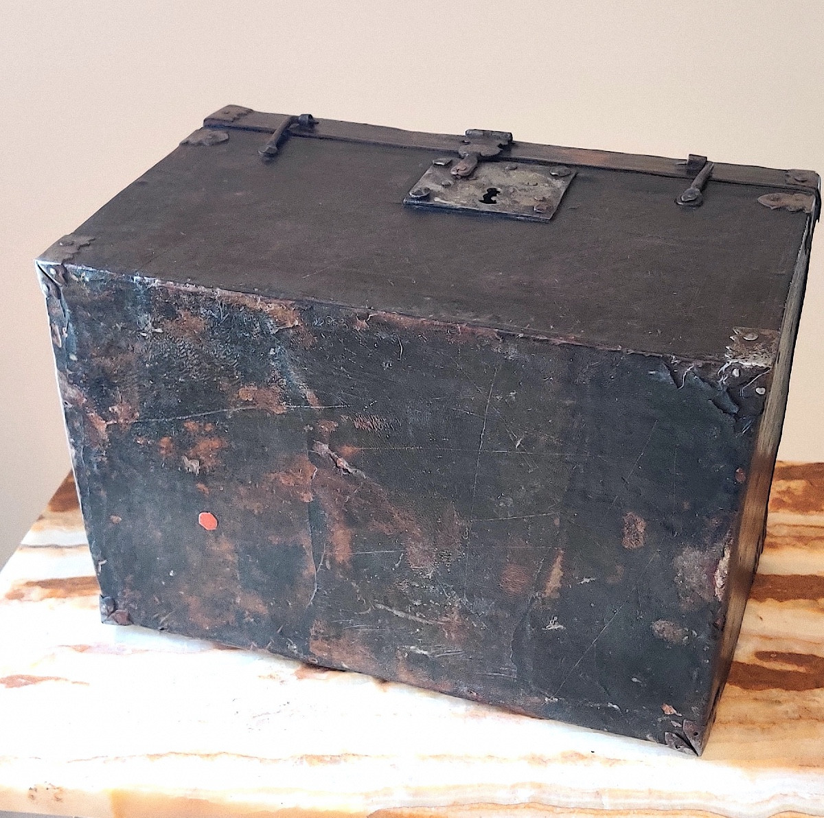 High Period Leather Box Decorated On A Wooden Core, France, 17th Century -photo-7