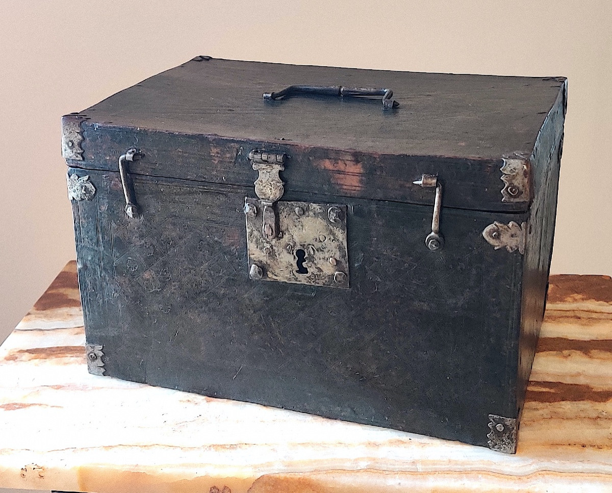High Period Leather Box Decorated On A Wooden Core, France, 17th Century 