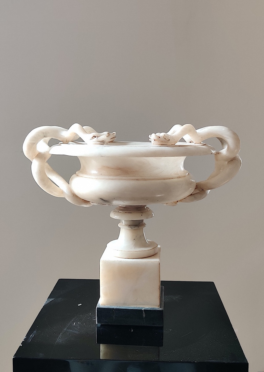 Grande coupe à l'Antique aux serpents ,  Albâtre , Grand Tour , XIXème-photo-1