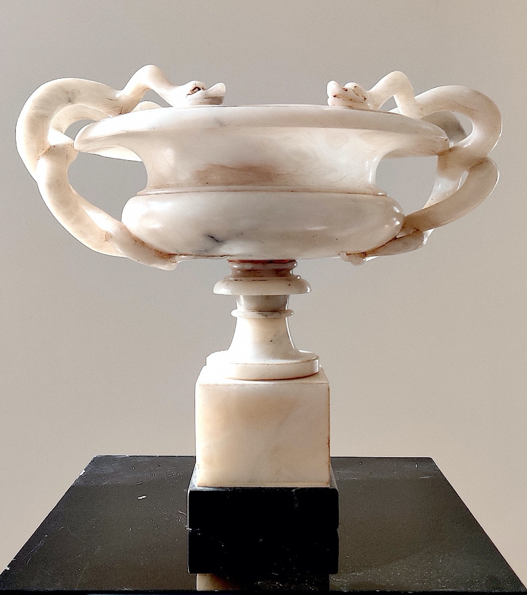 Grande coupe à l'Antique aux serpents ,  Albâtre , Grand Tour , XIXème