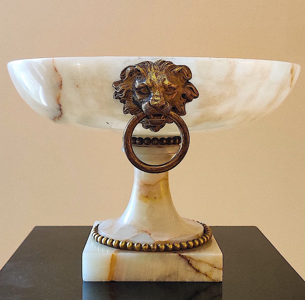 Grande coupe sur pied de style LXVI , onyx et bronze doré , France , seconde moitié du XIXème .-photo-4