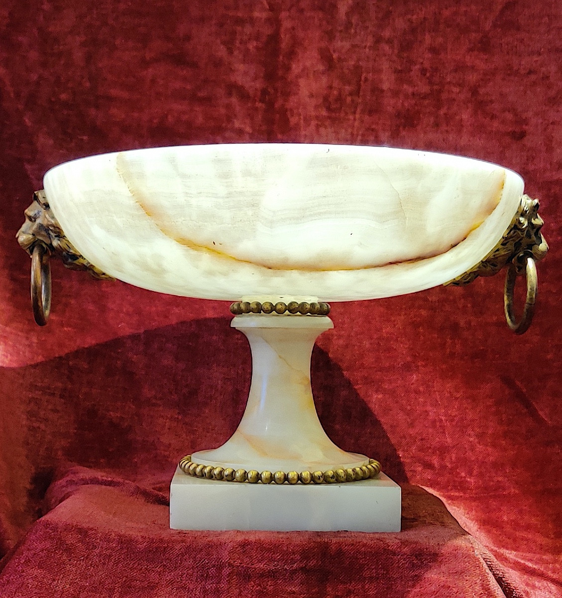 Grande coupe sur pied de style LXVI , onyx et bronze doré , France , seconde moitié du XIXème .