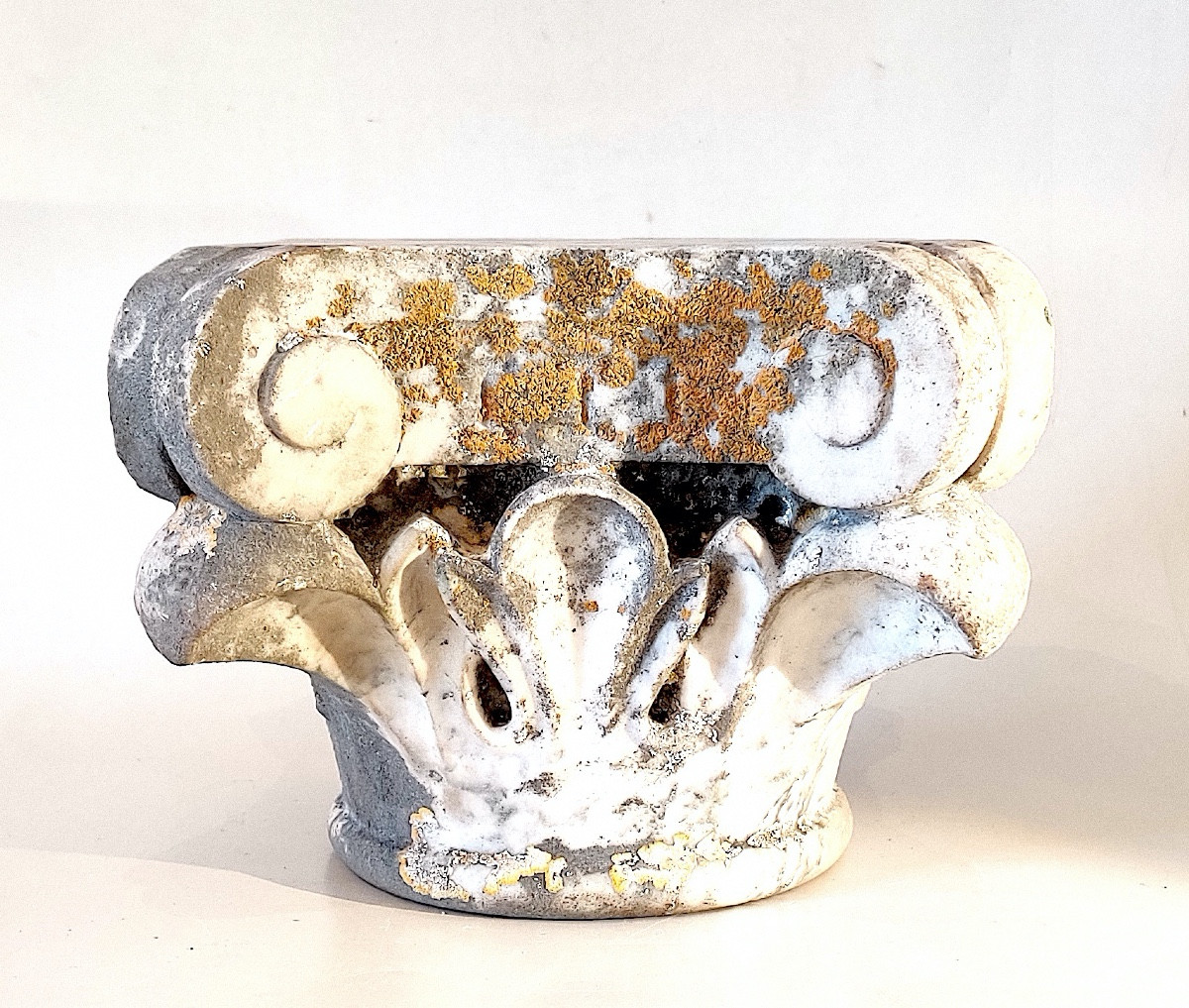 Chapiteau d'ordre corinthien en marbre blanc sculpté , époque XIXème-photo-1