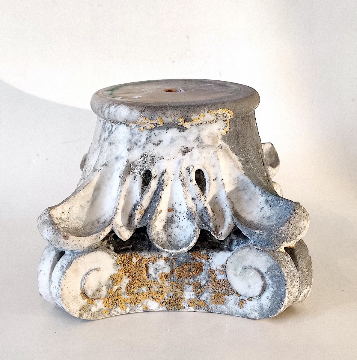 Chapiteau d'ordre corinthien en marbre blanc sculpté , époque XIXème-photo-2