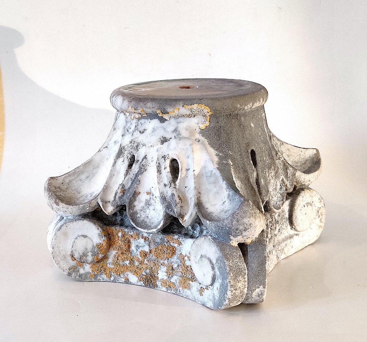 Chapiteau d'ordre corinthien en marbre blanc sculpté , époque XIXème-photo-3