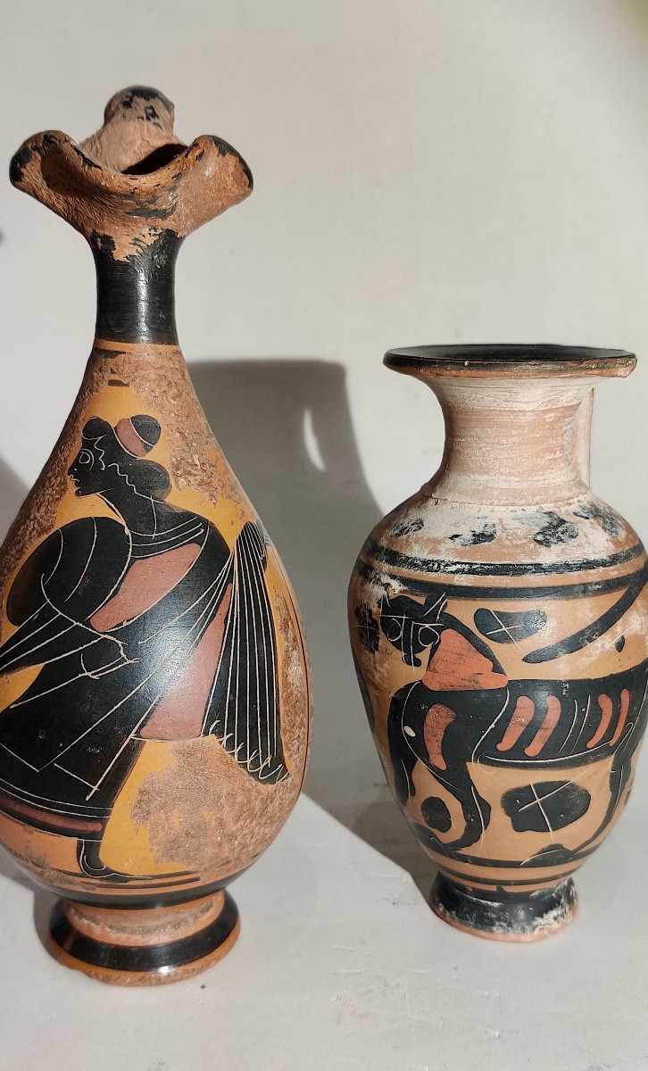 Ensemble de 2 petits vases de style grec , terre cuite peinte , Italie , fin XIXème.-photo-3