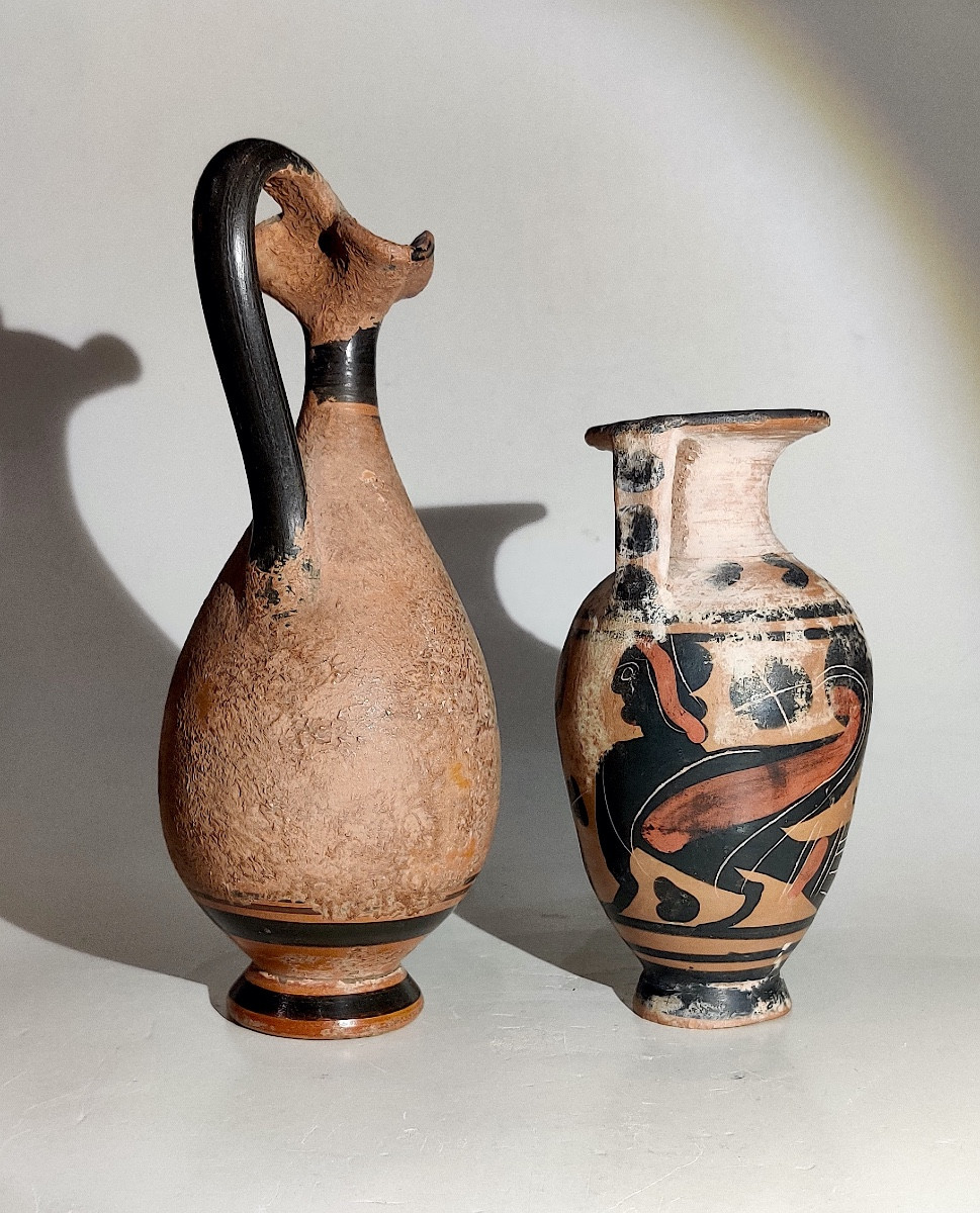 Ensemble de 2 petits vases de style grec , terre cuite peinte , Italie , fin XIXème.-photo-1