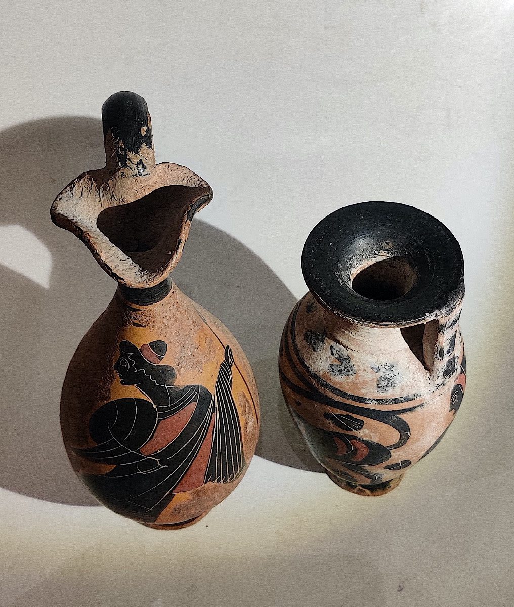 Ensemble de 2 petits vases de style grec , terre cuite peinte , Italie , fin XIXème.-photo-2