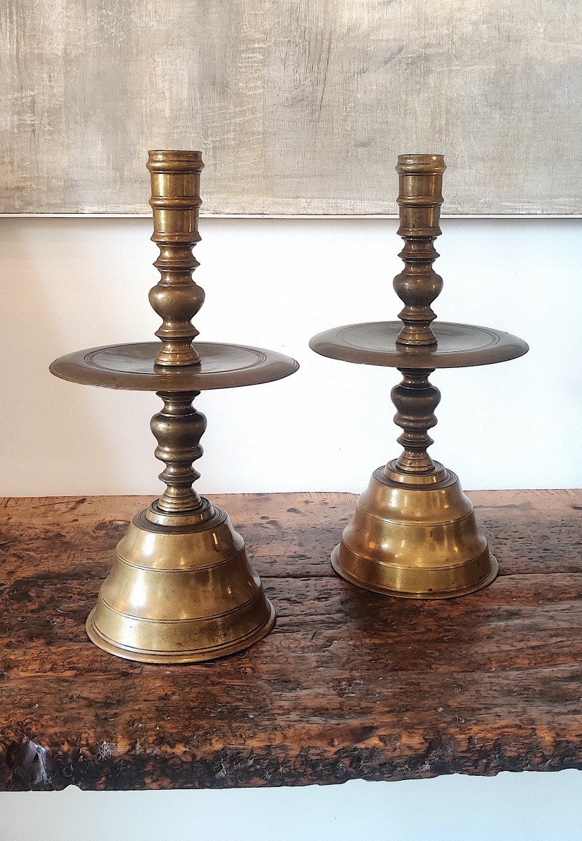 Paire de grands bougeoirs à disque en bronze , Hollande , XVIIIème-photo-3