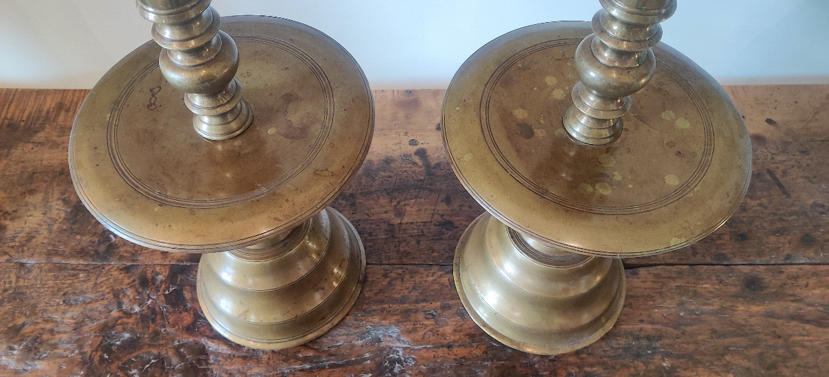 Paire de grands bougeoirs à disque en bronze , Hollande , XVIIIème-photo-2