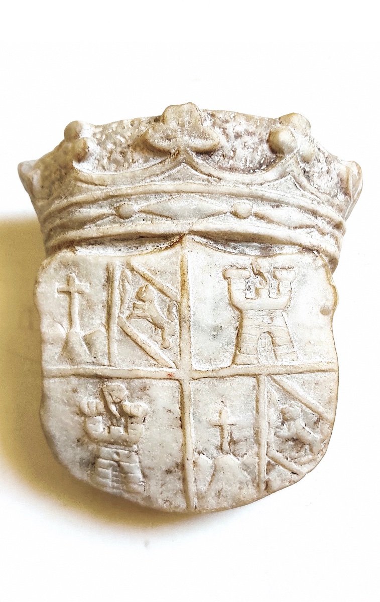 Petit blason nobiliaire Haute Epoque , marbre sculpté , Italie , fin XVIème-photo-2
