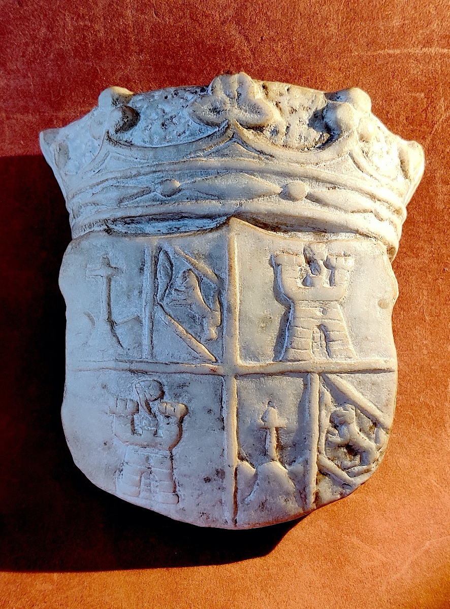 Petit blason nobiliaire Haute Epoque , marbre sculpté , Italie , fin XVIème-photo-3