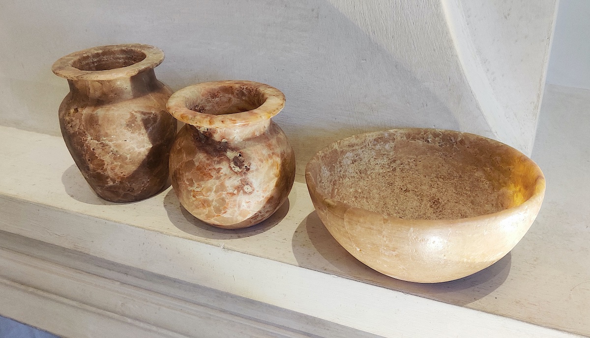 Set Of 3 Alabaster Egyptian Vases, In The Style Of The "grand Tour" , Late 19thc/early 20 Thc-photo-1