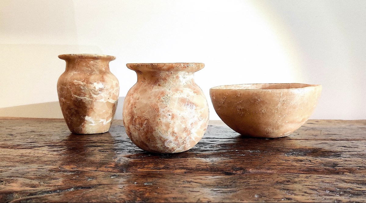 Set Of 3 Alabaster Egyptian Vases, In The Style Of The "grand Tour" , Late 19thc/early 20 Thc